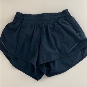 lululemon hotty hot short 2.5
